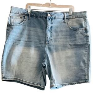 0706 Terra & Sky Sz 22W Denim Light-wash Mid-Rise Jean Shorts